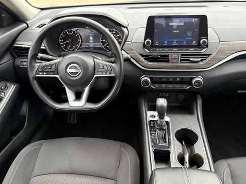 Certified 2025 Nissan Altima 2.5 SV FWD image 14