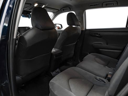 Used 2020 Toyota Highlander L FWD image 37