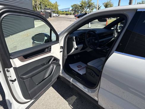 Certified 2025 Porsche Cayenne S image 37