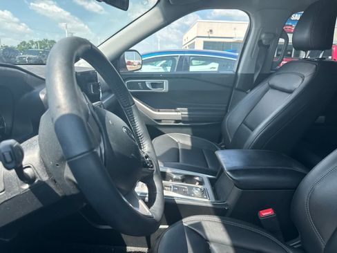Used 2023 Ford Explorer XLT w/ Equipment Group 202A AWD/4WD image 33
