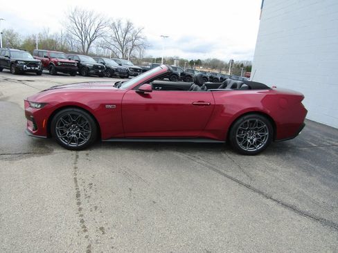 Used 2025 Ford Mustang GT Premium w/ GT Performance Package RWD image 4