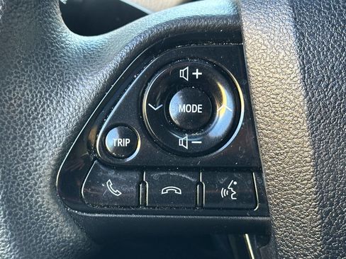Used 2021 Toyota Prius LE image 32