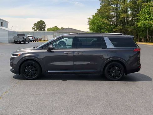 Used 2023 Kia Carnival SX FWD image 5