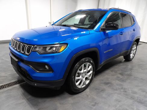 Used 2024 Jeep Compass Latitude AWD/4WD image 4
