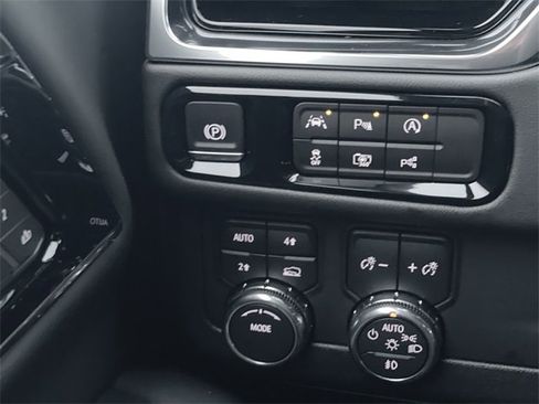 New 2026 GMC Yukon XL Elevation image 18