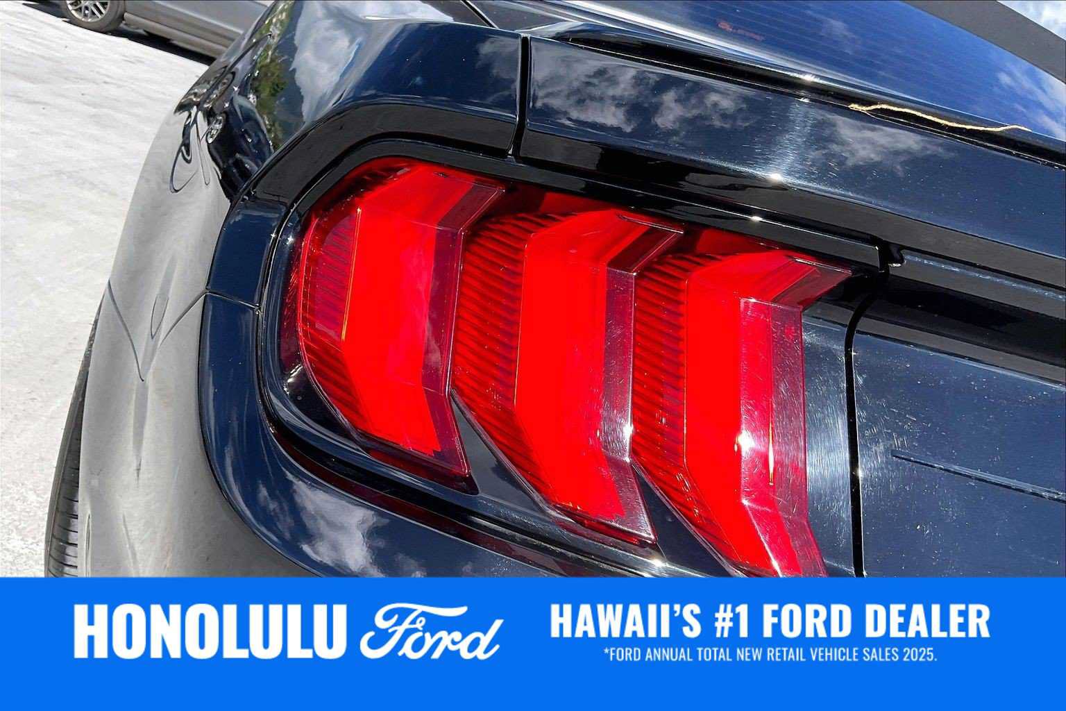 Used 2018 Ford Mustang GT Premium w/ Black Accent Package RWD image 31