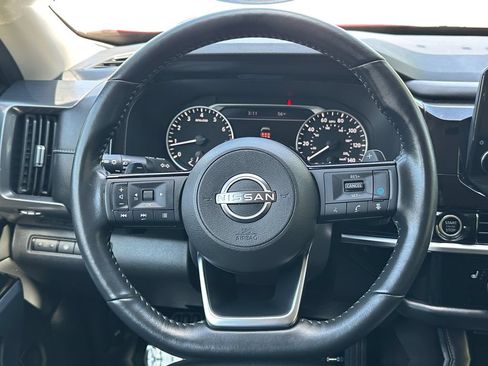 Used 2023 Nissan Pathfinder SL AWD/4WD image 12