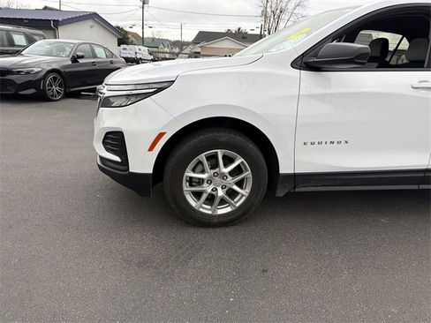 Used 2023 Chevrolet Equinox LS image 9