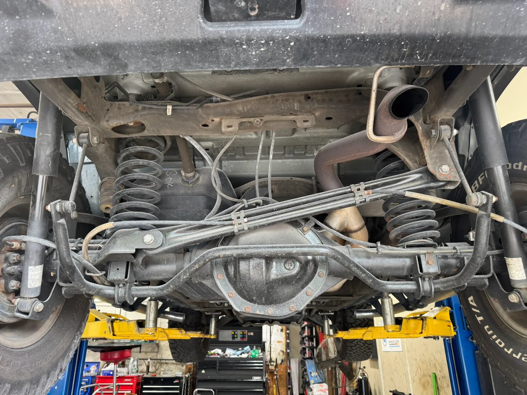 Used 2005 HUMMER H2 w/ Preferred Equipment Group AWD/4WD image 10