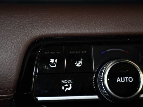 Used 2025 Honda Pilot Elite image 31