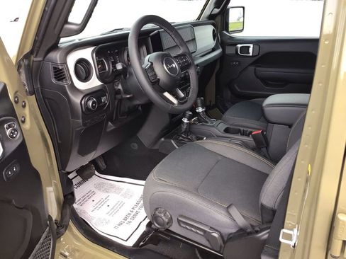 Used 2025 Jeep Wrangler Unlimited Sport AWD/4WD image 9