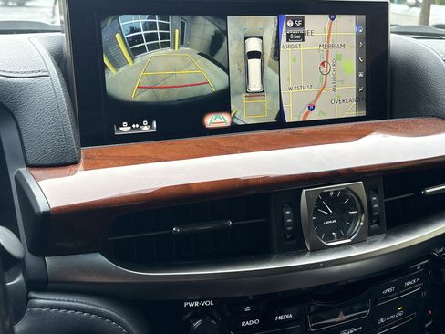 Used 2017 Lexus LX 570 4WD w/ Luxury Package image 25