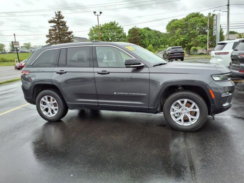 Used 2022 Jeep Grand Cherokee Limited image 4