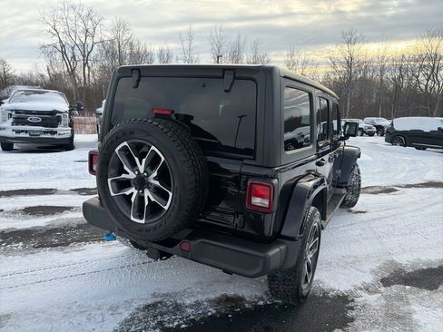 Used 2024 Jeep Wrangler Unlimited w/ Convenience Group image 8