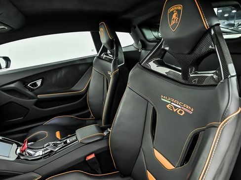 Used 2020 Lamborghini Huracan EVO RWD image 21