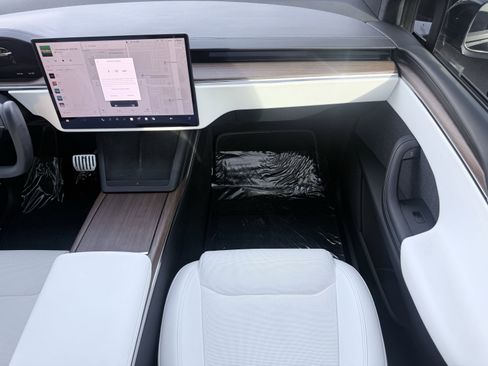 Used 2023 Tesla Model X image 47