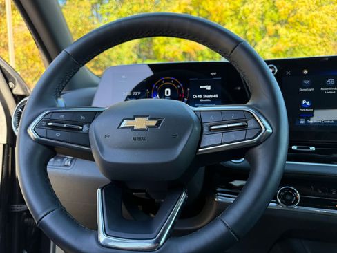 Used 2025 Chevrolet Equinox LT image 28