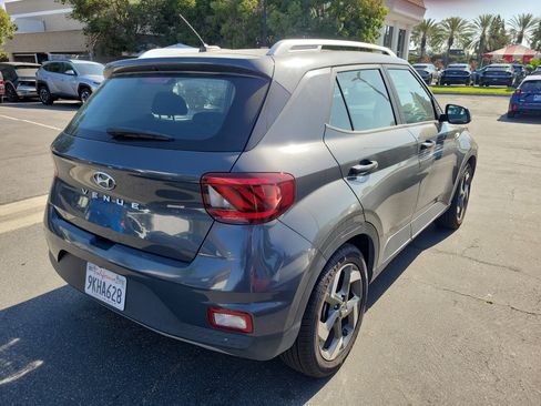 Used 2024 Hyundai Venue SEL FWD image 5