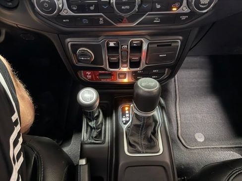Used 2022 Jeep Wrangler Unlimited Rubicon 4xe w/ Cold Weather Group AWD/4WD image 38