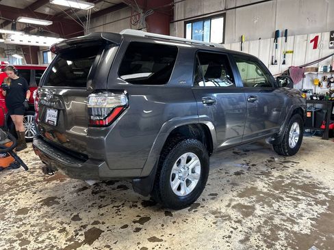 Used 2018 Toyota 4Runner SR5 Premium AWD/4WD image 10