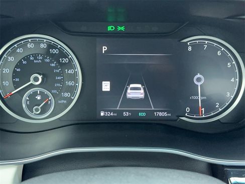 Used 2025 Genesis G70 2.5T image 21