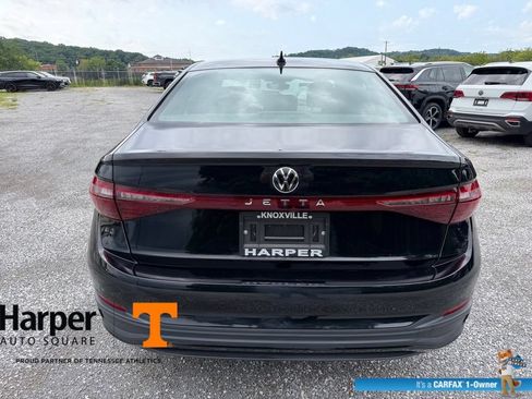 Used 2025 Volkswagen Jetta Sport FWD image 4