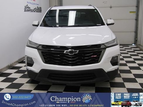 Used 2022 Chevrolet Traverse RS FWD image 2