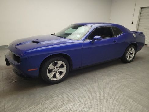 Used 2018 Dodge Challenger SXT RWD image 2