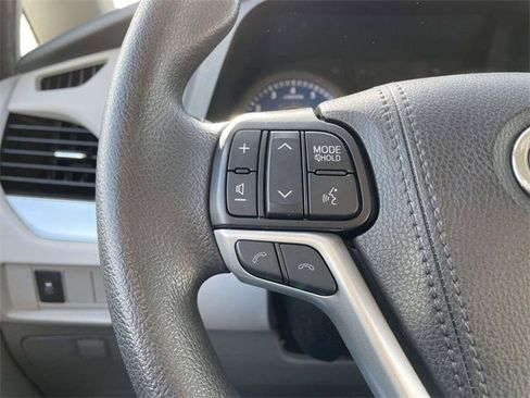 Used 2020 Toyota Sienna LE w/ LE Preferred Package image 25