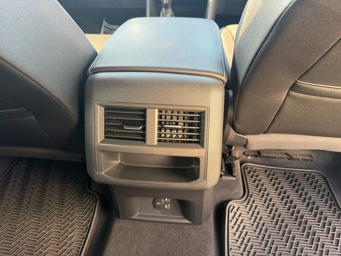 Used 2021 Volkswagen Atlas Cross Sport SE FWD image 13