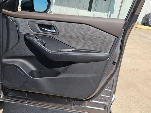 Used 2023 Nissan Rogue SV FWD image 28