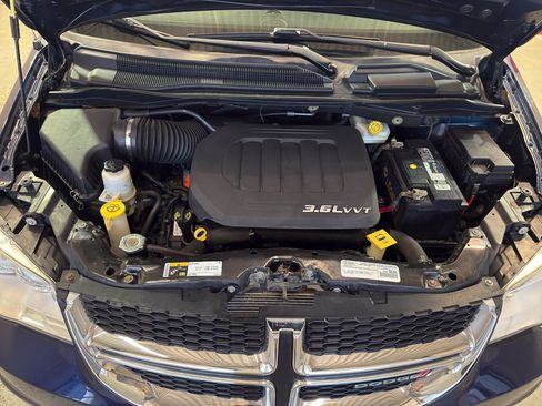Used 2017 Dodge Grand Caravan SXT FWD image 28