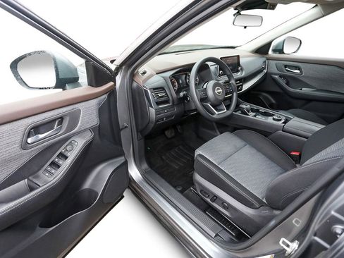 Used 2023 Nissan Rogue SV image 11