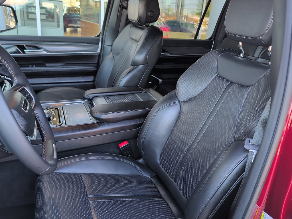 Used 2023 Jeep Wagoneer Series II AWD/4WD image 11