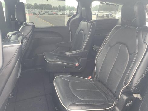 Used 2021 Chrysler Pacifica Limited w/ Uconnect Theater Family Group AWD/4WD image 10