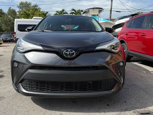 Used 2022 Toyota C-HR Limited image 2