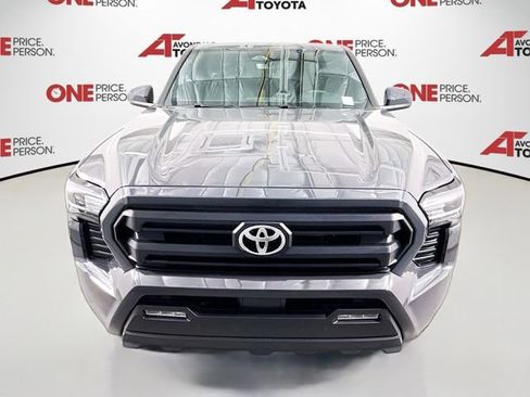 Certified 2025 Toyota Tacoma SR5 AWD/4WD image 3