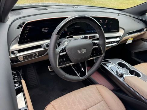 New 2025 Cadillac Lyriq Luxury image 3