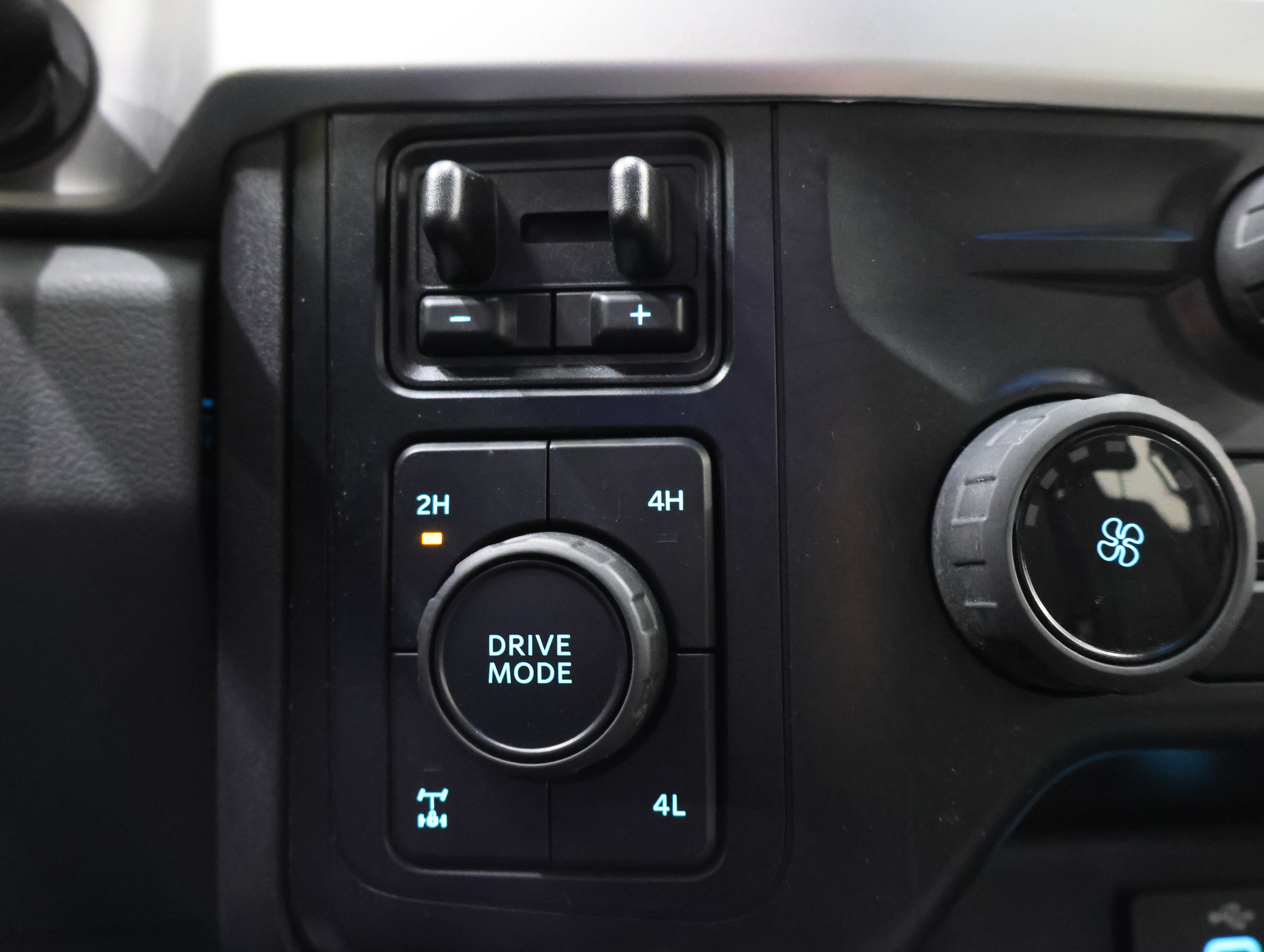 Used 2023 Ford F250 XL w/ STX Appearance Package AWD/4WD image 46