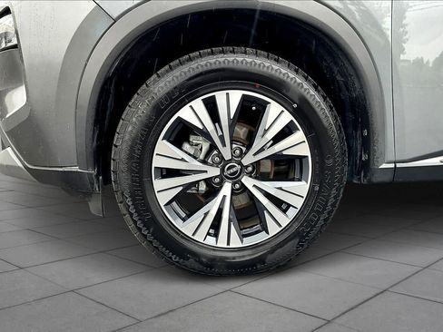 Used 2023 Nissan Rogue SV image 10