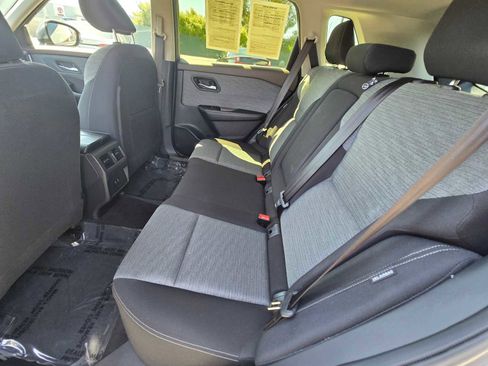 Used 2023 Nissan Rogue SV image 21