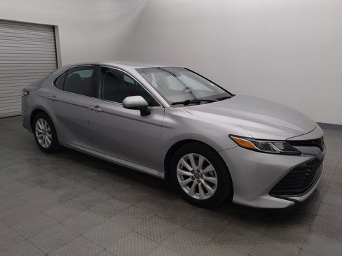 Used 2019 Toyota Camry LE image 11