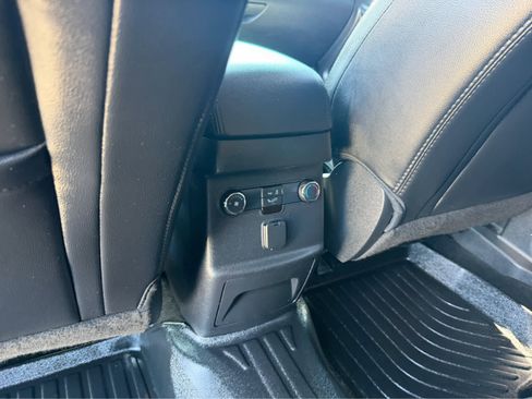 Used 2017 Ford Explorer XLT w/ Equipment Group 202A AWD/4WD image 17