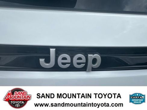 Used 2025 Jeep Grand Cherokee Summit w/ Adv Protech Group IV AWD/4WD image 12