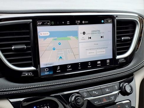 Used 2024 Chrysler Pacifica Limited FWD image 11