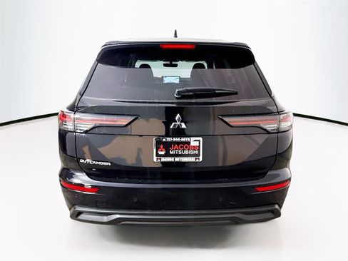 New 2026 Mitsubishi Outlander ES image 23