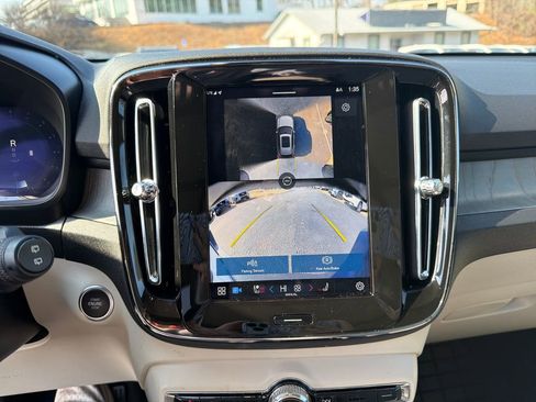 Certified 2024 Volvo XC40 B5 Plus w/ Protection Package Premier image 24