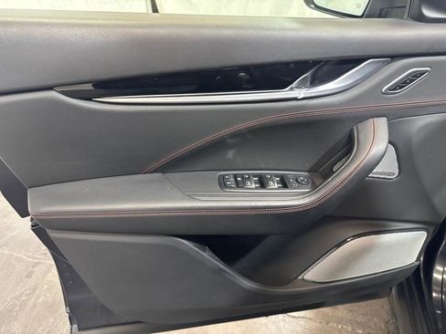Used 2018 Maserati Levante GranLusso AWD/4WD image 18