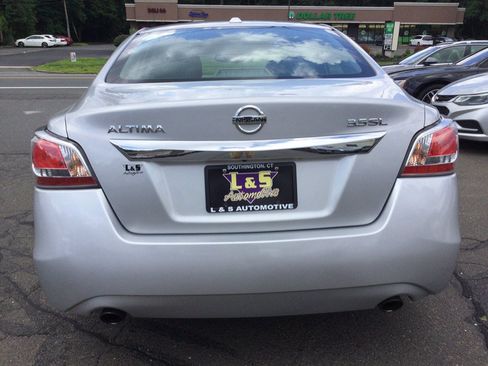 Used 2015 Nissan Altima 3.5 SL FWD image 9