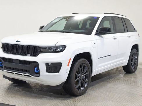 Used 2025 Jeep Grand Cherokee Limited 4xe AWD/4WD image 9